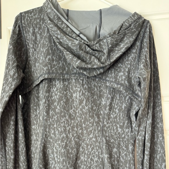 Like New Women’s Lululemon Define Jacket Size 10 - Picture 4 of 4